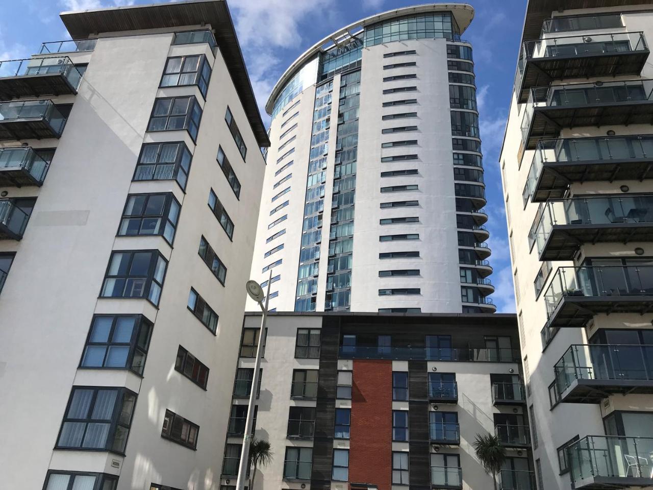 Meridian Quay Apartments, By Jsw Short Stay Суонзи Екстериор снимка
