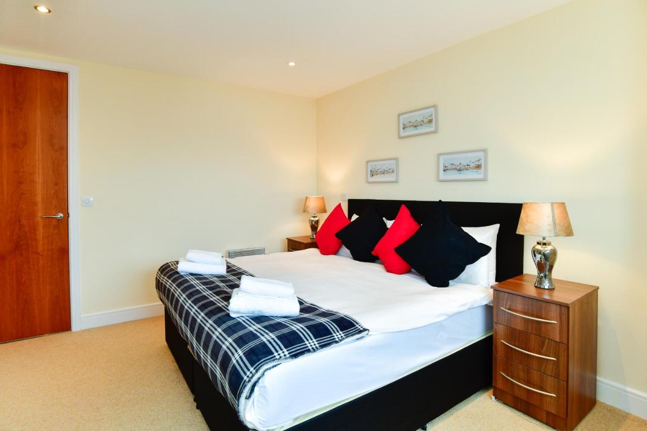 Meridian Quay Apartments, By Jsw Short Stay Суонзи Екстериор снимка