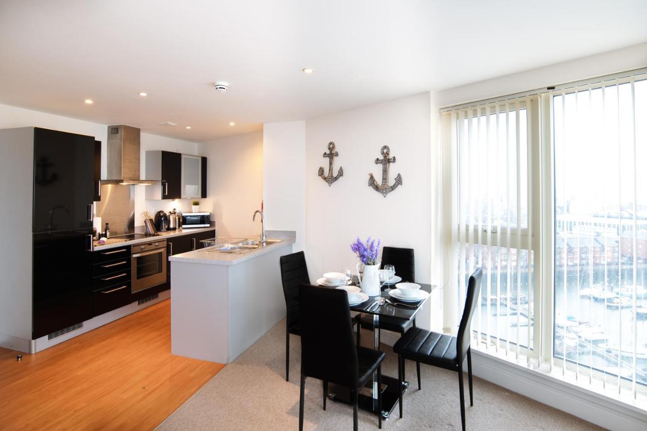 Meridian Quay Apartments, By Jsw Short Stay Суонзи Екстериор снимка